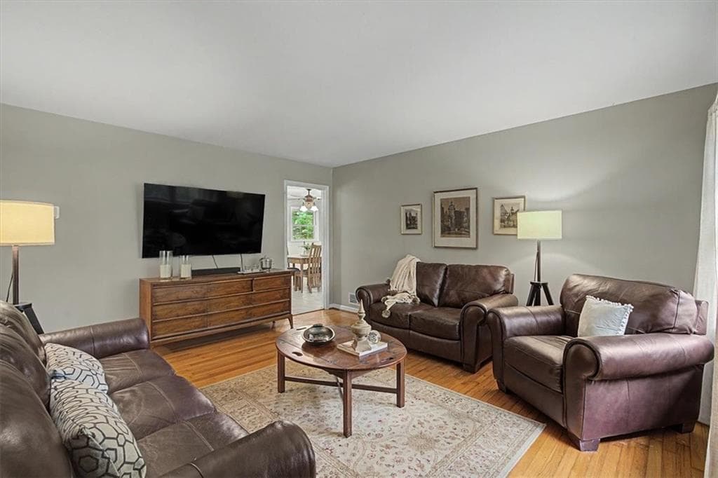 3 bedroom, 2 bathroom, 1,334 sq ft single family residence under contract at 1230 Red Bud Drive, Marietta, GA 30062 — photo 6