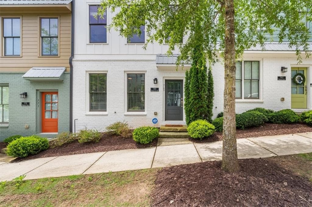 3 bedroom, 4 bathroom, 2,073 sq ft townhouse for sale at 769 Hamilton Circle, Atlanta, GA 30312 — photo 1 of 22