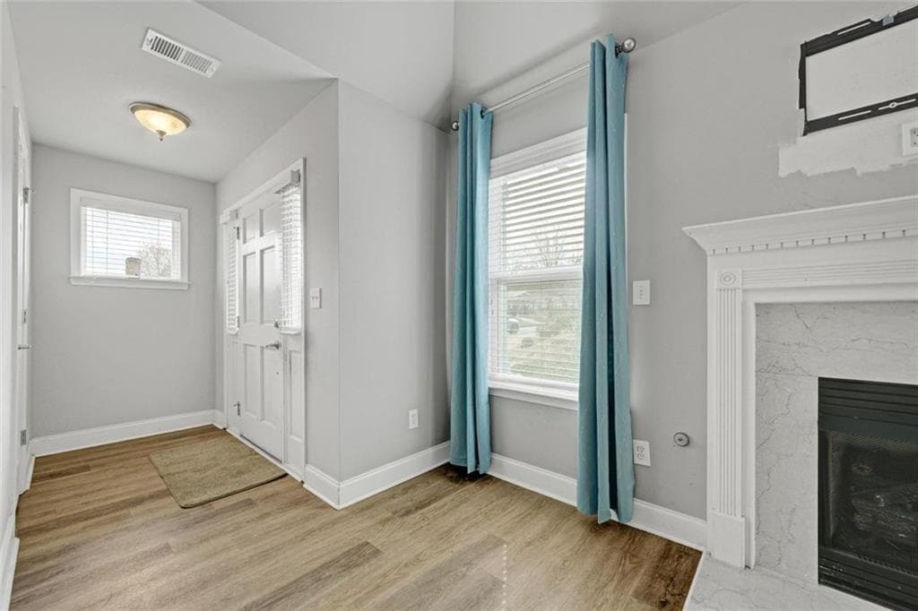 3 bedroom, 2 bathroom, 1,862 sq ft condominium for sale at 2357 Chimney Cottage Circle, Marietta, GA 30066 — photo 2