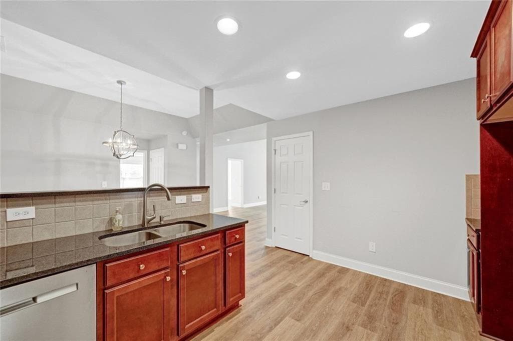 3 bedroom, 2 bathroom, 1,862 sq ft condominium for sale at 2357 Chimney Cottage Circle, Marietta, GA 30066 — photo 6