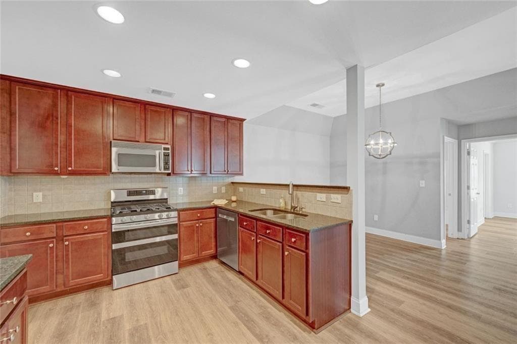 3 bedroom, 2 bathroom, 1,862 sq ft condominium for sale at 2357 Chimney Cottage Circle, Marietta, GA 30066 — photo 8