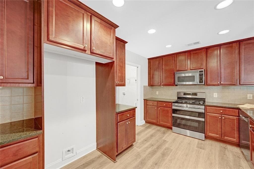 3 bedroom, 2 bathroom, 1,862 sq ft condominium for sale at 2357 Chimney Cottage Circle, Marietta, GA 30066 — photo 9