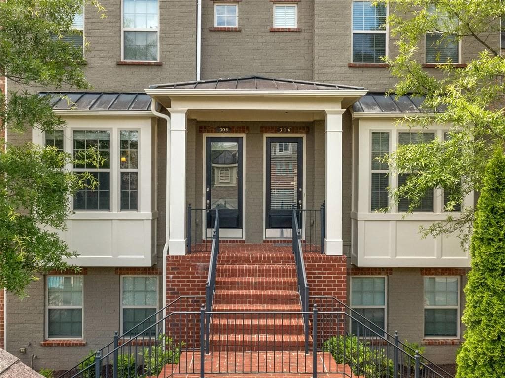3 bedroom, 4 bathroom, 2,030 sq ft townhouse sold at 308 Alderwood Lane, Atlanta, GA 30328