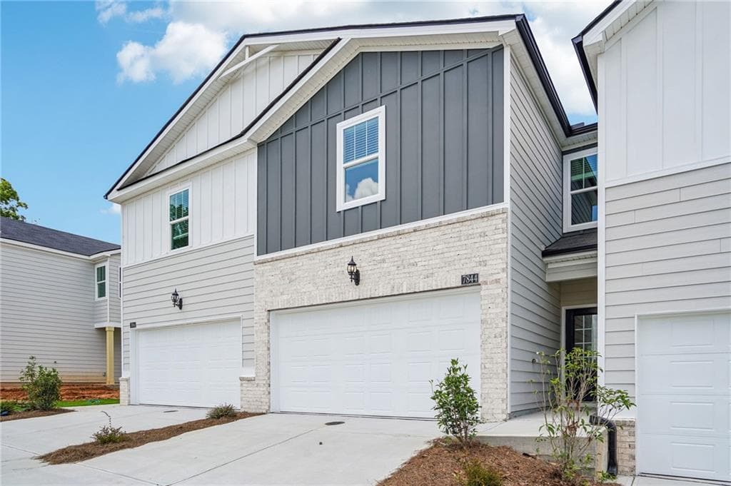 3 bedroom, 3 bathroom, 1,640 sq ft townhouse under contract at 7844 Marie Way, Fairburn, GA 30213 — photo 2