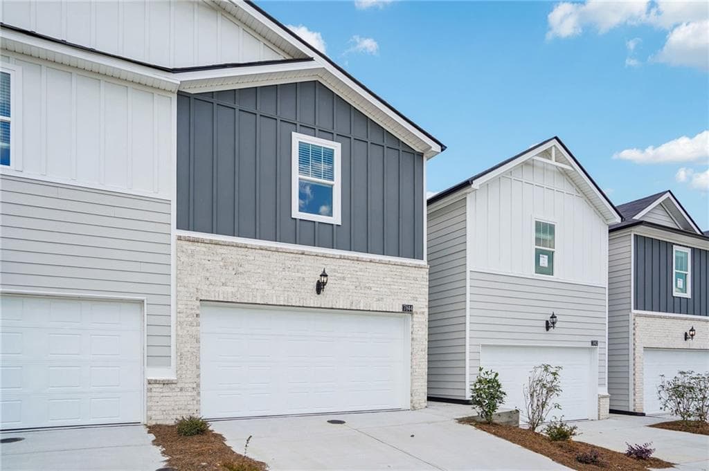 3 bedroom, 3 bathroom, 1,640 sq ft townhouse under contract at 7844 Marie Way, Fairburn, GA 30213 — photo 3