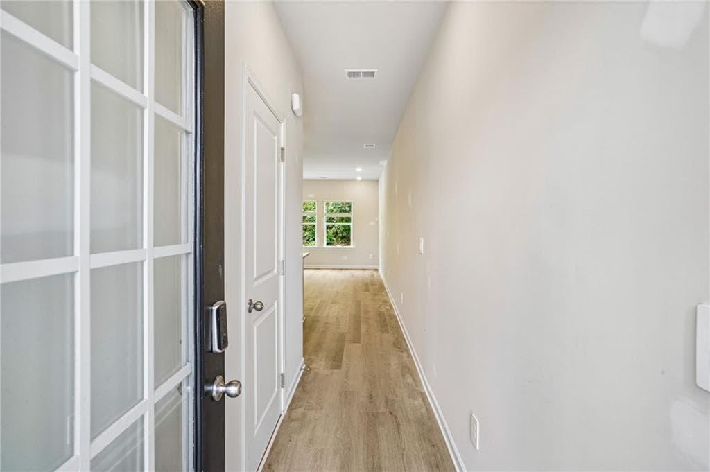 3 bedroom, 3 bathroom, 1,640 sq ft townhouse under contract at 7844 Marie Way, Fairburn, GA 30213 — photo 4