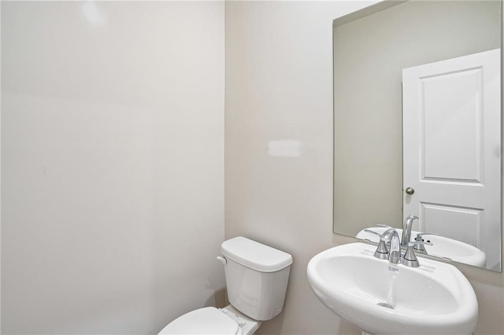 3 bedroom, 3 bathroom, 1,640 sq ft townhouse under contract at 7844 Marie Way, Fairburn, GA 30213 — photo 6