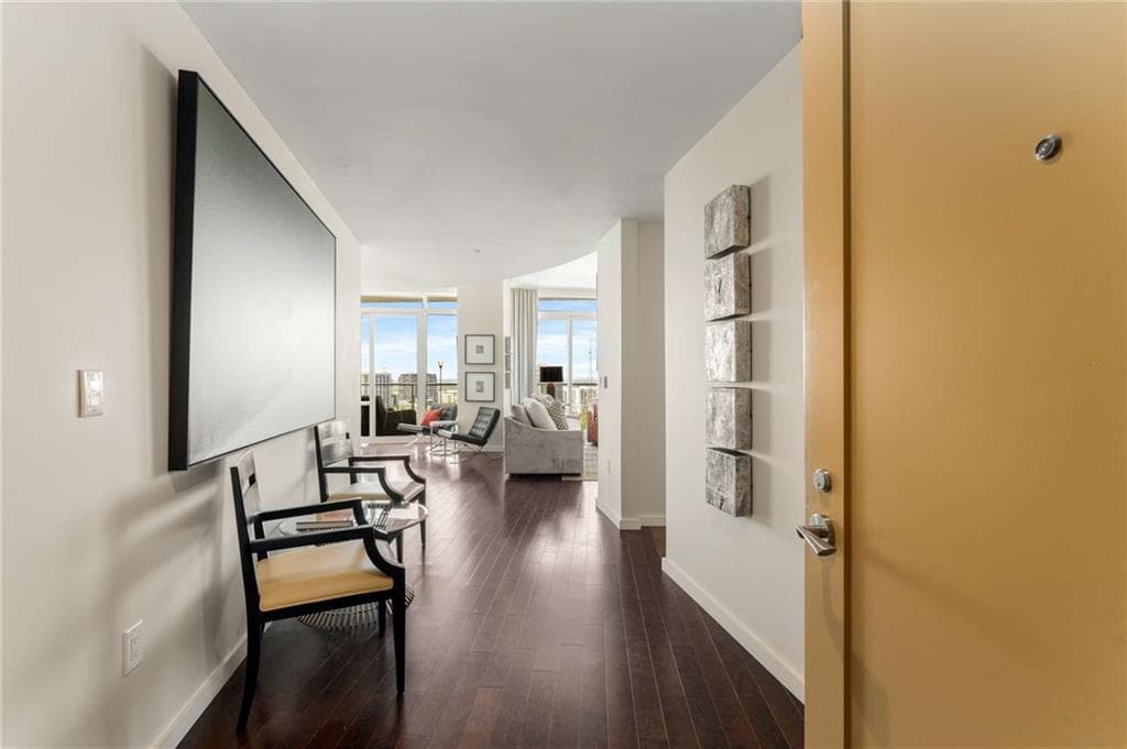 3 bedroom, 3 bathroom, 2,748 sq ft condominium for sale at 3325 PIEDMONT Road 2006, Atlanta, GA 30305 — photo 4