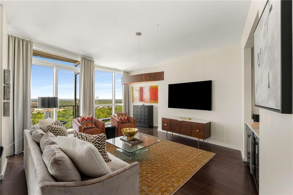 3 bedroom, 3 bathroom, 2,748 sq ft condominium for sale at 3325 PIEDMONT Road 2006, Atlanta, GA 30305 — photo 5