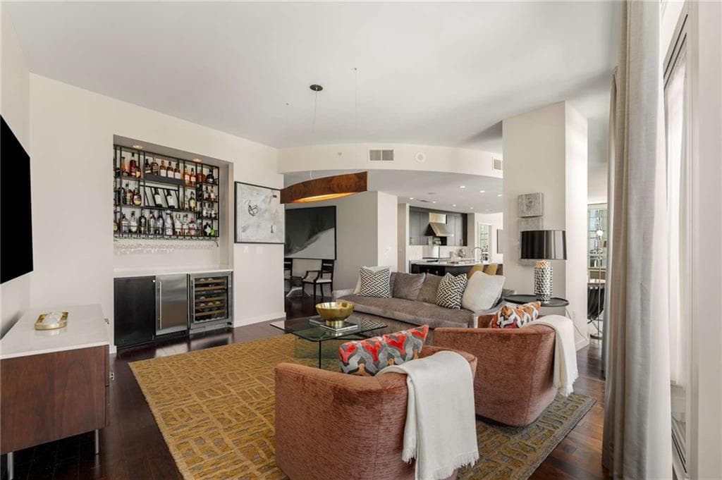 3 bedroom, 3 bathroom, 2,748 sq ft condominium for sale at 3325 PIEDMONT Road 2006, Atlanta, GA 30305 — photo 8