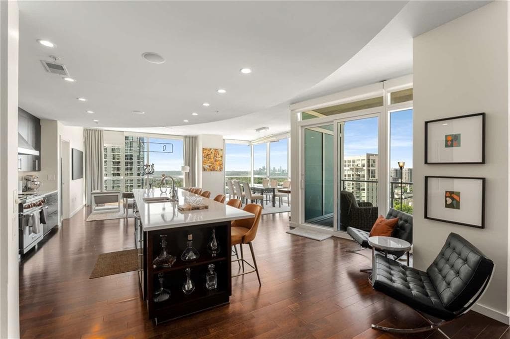 3 bedroom, 3 bathroom, 2,748 sq ft condominium for sale at 3325 PIEDMONT Road 2006, Atlanta, GA 30305 — photo 9