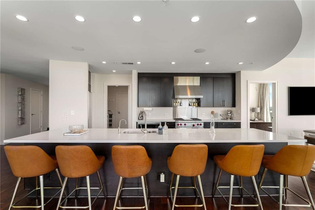 3 bedroom, 3 bathroom, 2,748 sq ft condominium for sale at 3325 PIEDMONT Road 2006, Atlanta, GA 30305 — photo 1 of 110