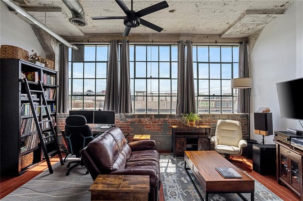 1 bedroom, 1 bathroom, 865 sq ft condominium sold at 881 Memorial Drive 310, Atlanta, GA 30316