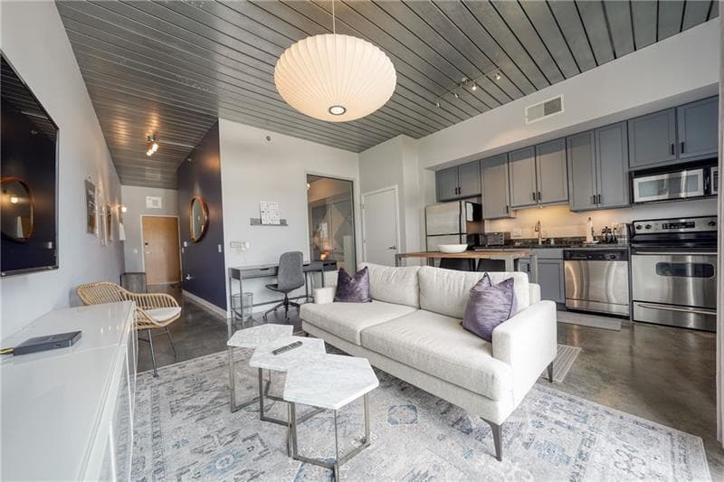 1 bedroom, 1 bathroom, 750 sq ft condominium for rent at 620 Glen Iris Drive 506, Atlanta, GA 30308 for $2,800 a month — photo 2