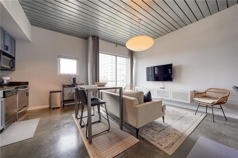 1 bedroom, 1 bathroom, 750 sq ft condominium for rent at 620 Glen Iris Drive 506, Atlanta, GA 30308 for $2,800 a month — photo 3