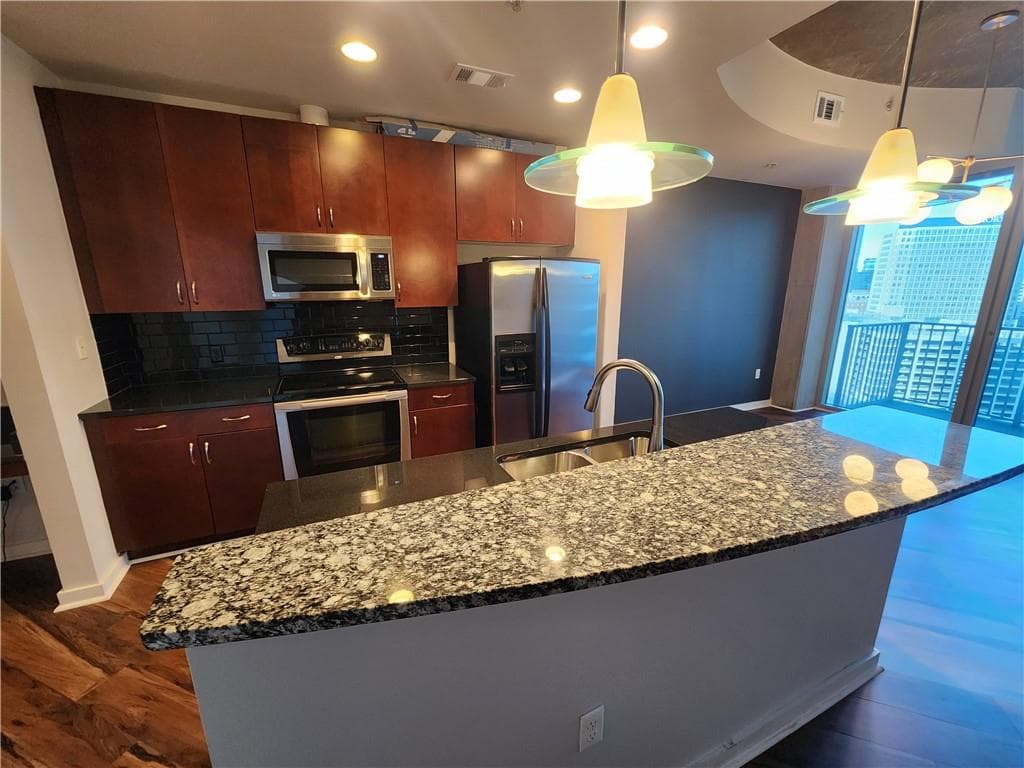 1 bedroom, 1 bathroom, 743 sq ft condominium for rent at 400 W Peachtree Street 1614, Atlanta, GA 30308 for $1,795 a month — photo 6