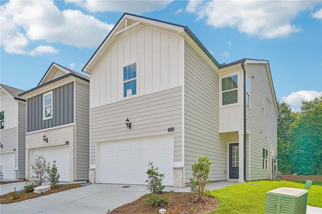 3 bedroom, 4 bathroom, 1,640 sq ft townhouse for sale at 7834 Marie Way, Fairburn, GA 30213