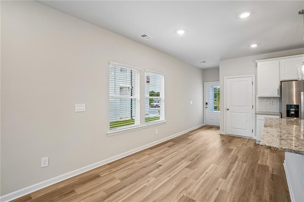 3 bedroom, 4 bathroom, 1,640 sq ft townhouse for sale at 7834 Marie Way, Fairburn, GA 30213 — photo 4