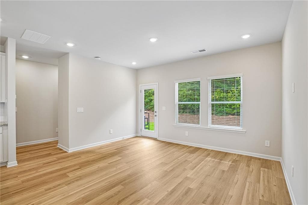 3 bedroom, 4 bathroom, 1,640 sq ft townhouse for sale at 7834 Marie Way, Fairburn, GA 30213 — photo 7