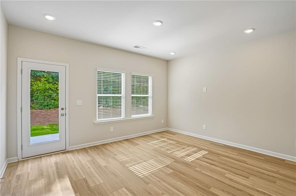 3 bedroom, 4 bathroom, 1,640 sq ft townhouse for sale at 7834 Marie Way, Fairburn, GA 30213 — photo 8