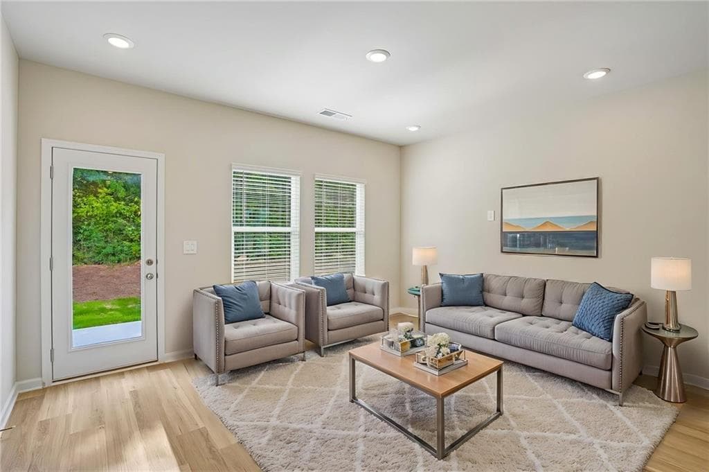 3 bedroom, 4 bathroom, 1,640 sq ft townhouse for sale at 7834 Marie Way, Fairburn, GA 30213 — photo 9