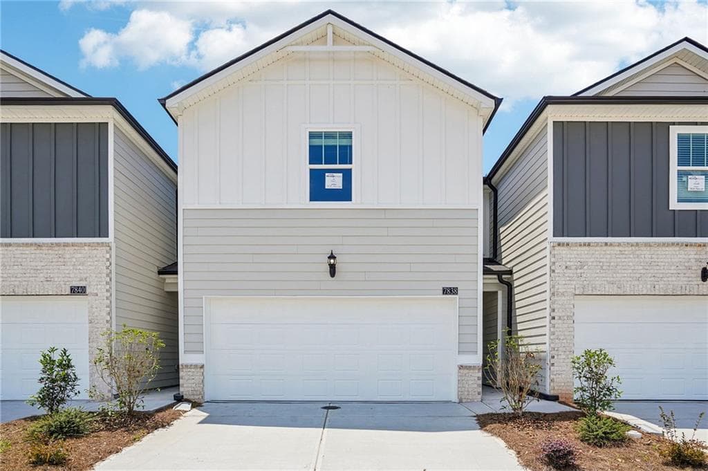 3 bedroom, 3 bathroom, 1,640 sq ft townhouse under contract at 7838 Marie Way, Fairburn, GA 30213