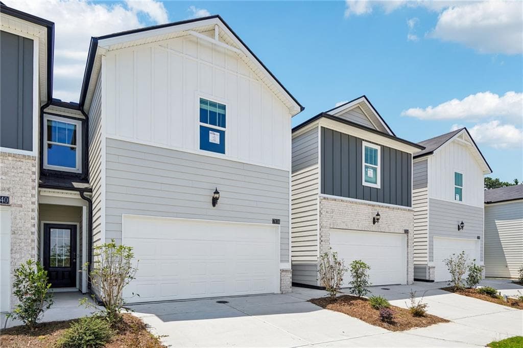3 bedroom, 3 bathroom, 1,640 sq ft townhouse under contract at 7838 Marie Way, Fairburn, GA 30213 — photo 3