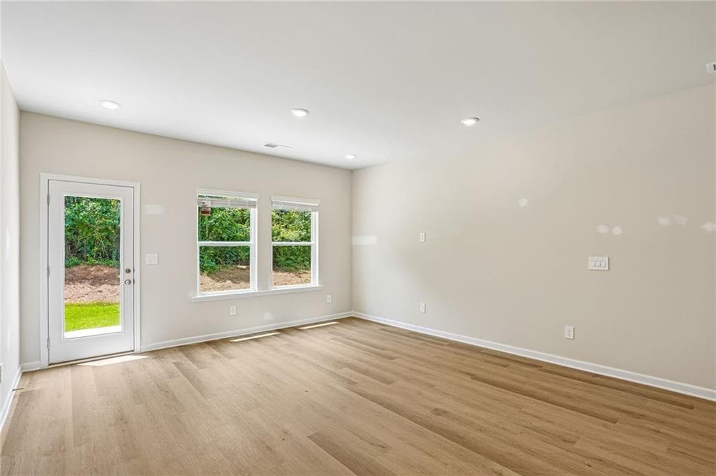 3 bedroom, 3 bathroom, 1,640 sq ft townhouse under contract at 7838 Marie Way, Fairburn, GA 30213 — photo 6