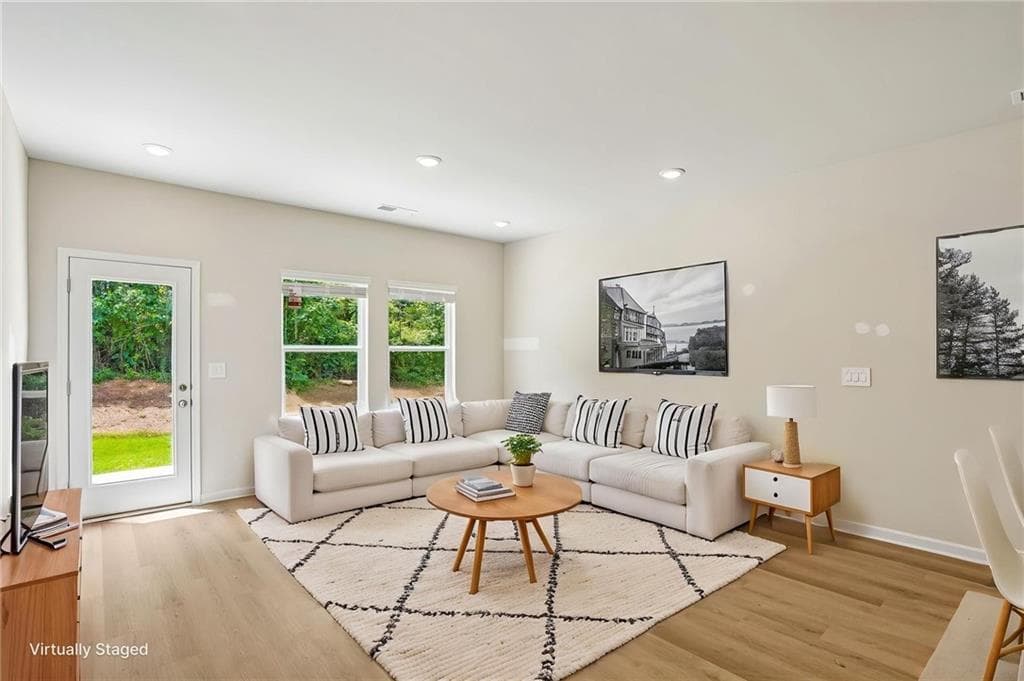 3 bedroom, 3 bathroom, 1,640 sq ft townhouse under contract at 7838 Marie Way, Fairburn, GA 30213 — photo 7
