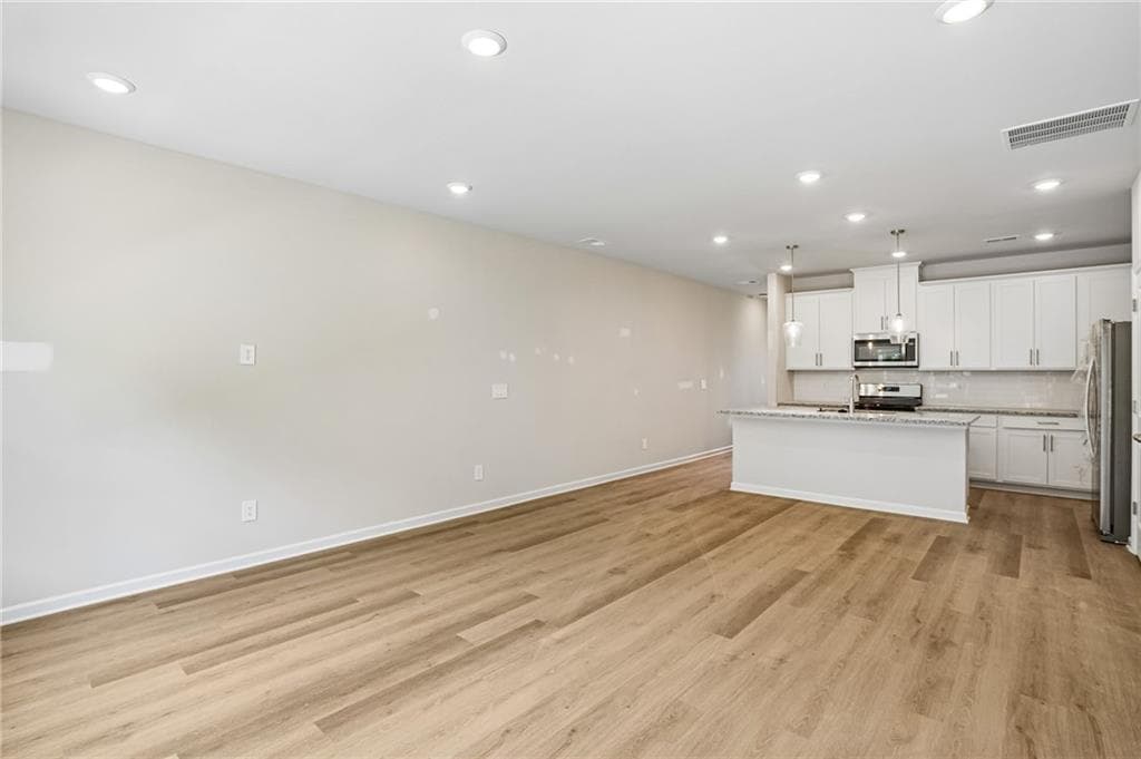 3 bedroom, 3 bathroom, 1,640 sq ft townhouse under contract at 7838 Marie Way, Fairburn, GA 30213 — photo 8