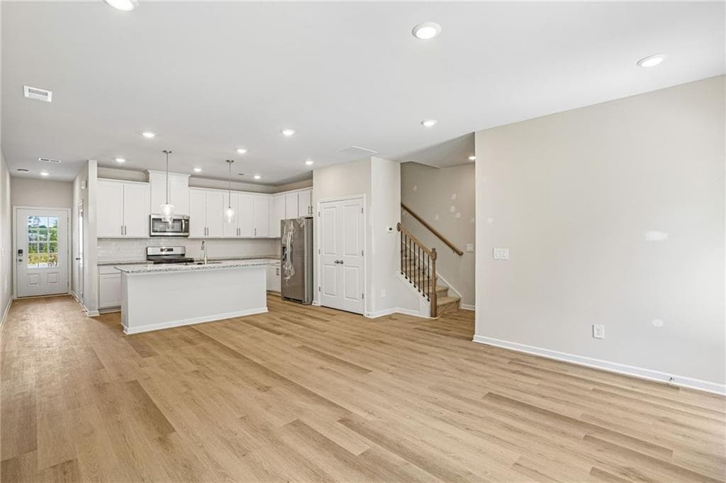 3 bedroom, 3 bathroom, 1,640 sq ft townhouse under contract at 7838 Marie Way, Fairburn, GA 30213 — photo 9
