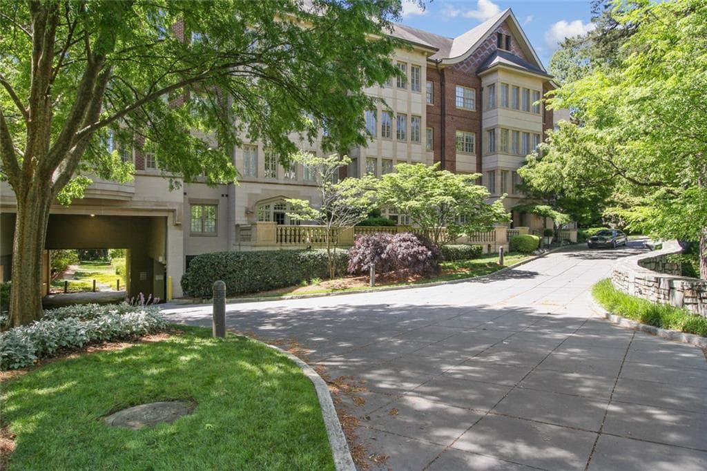 1 bedroom, 2 bathroom, 1,258 sq ft condominium sold at 1717 N Decatur Road 104, Atlanta, GA 30307