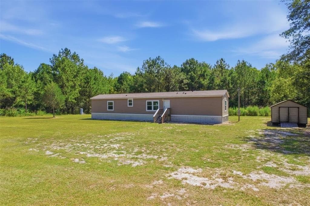 3 bedroom, 2 bathroom, 1,216 sq ft single family residence for sale at 2720 John Wells Road, Hinesville, GA 31313