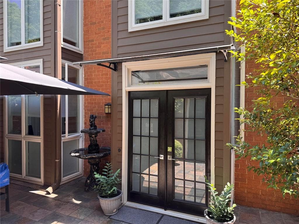 3 bedroom, 3 bathroom, 2,398 sq ft townhouse for rent at 17 Willow Glen, Atlanta, GA 30342 for $4,000 a month — photo 3