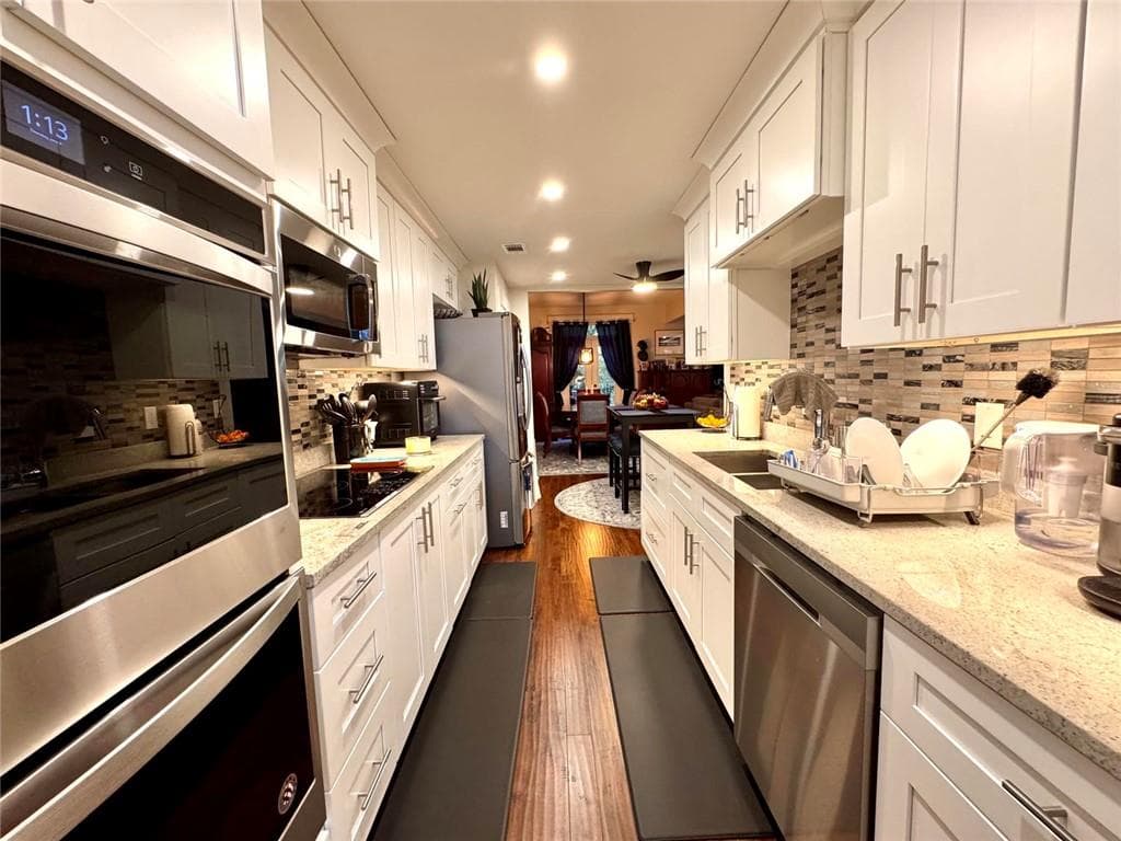 3 bedroom, 3 bathroom, 2,398 sq ft townhouse for rent at 17 Willow Glen, Atlanta, GA 30342 for $4,000 a month — photo 7