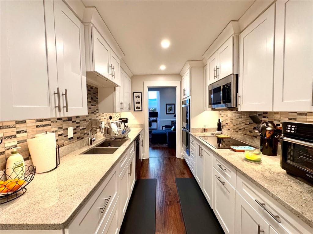 3 bedroom, 3 bathroom, 2,398 sq ft townhouse for rent at 17 Willow Glen, Atlanta, GA 30342 for $4,000 a month — photo 8