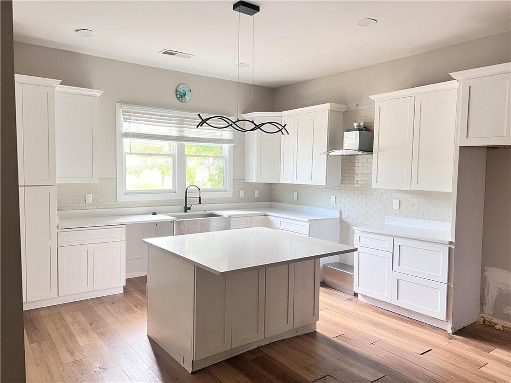 4 bedroom, 3 bathroom, 1,800 sq ft single family residence under contract at 957 Metropolitan Parkway, Atlanta, GA 30310 — photo 2