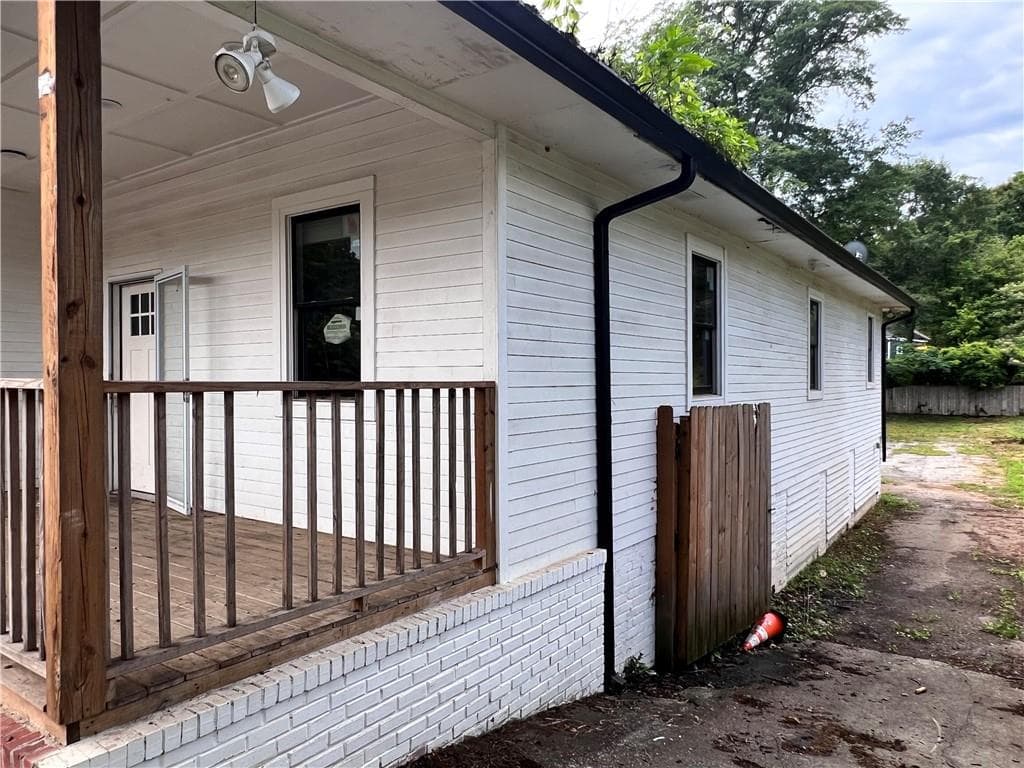 4 bedroom, 3 bathroom, 1,800 sq ft single family residence under contract at 957 Metropolitan Parkway, Atlanta, GA 30310 — photo 6