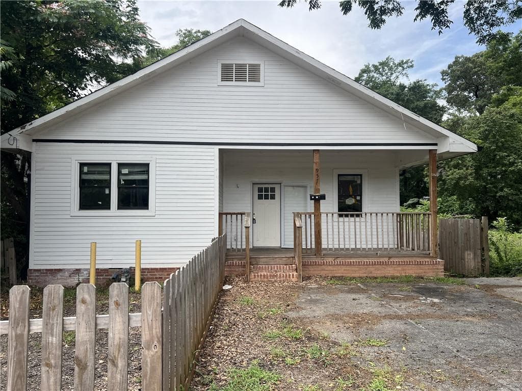 4 bedroom, 3 bathroom, 1,800 sq ft single family residence under contract at 957 Metropolitan Parkway, Atlanta, GA 30310 — photo 10
