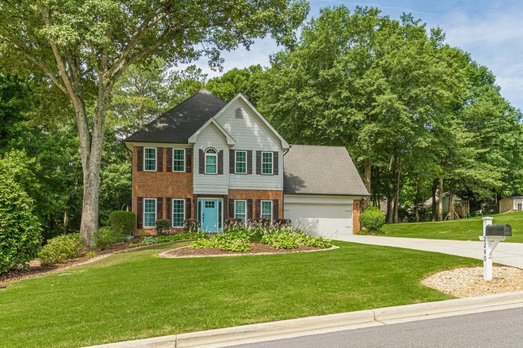 3 bedroom, 3 bathroom, 1,682 sq ft single family residence under contract at 2240 Emerald Drive, Loganville, GA 30052