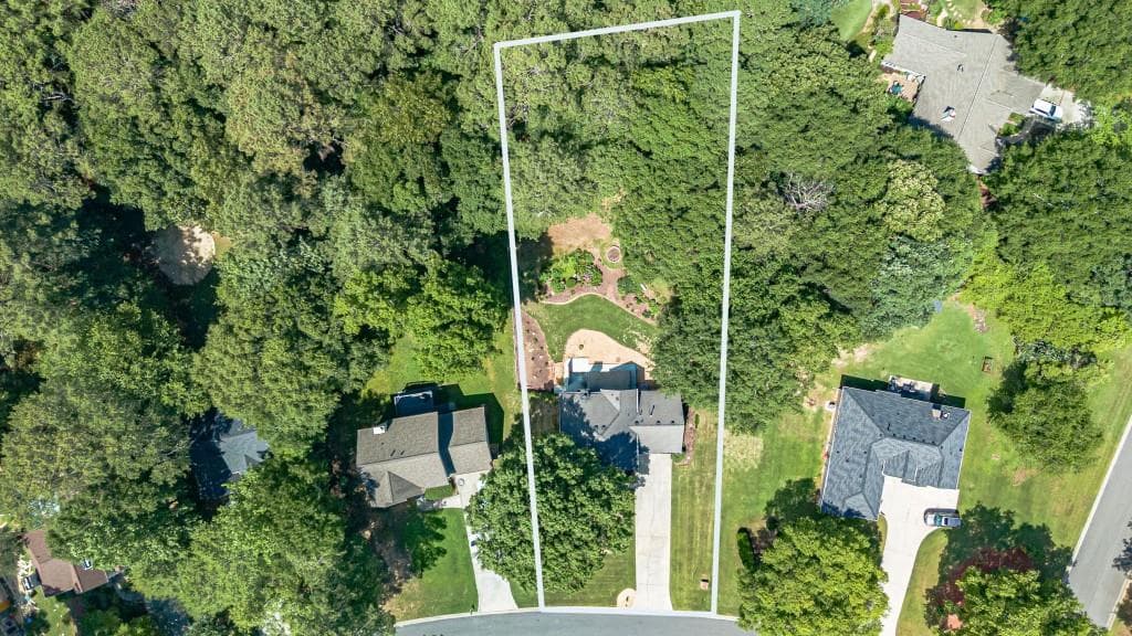 3 bedroom, 3 bathroom, 1,682 sq ft single family residence under contract at 2240 Emerald Drive, Loganville, GA 30052 — photo 2