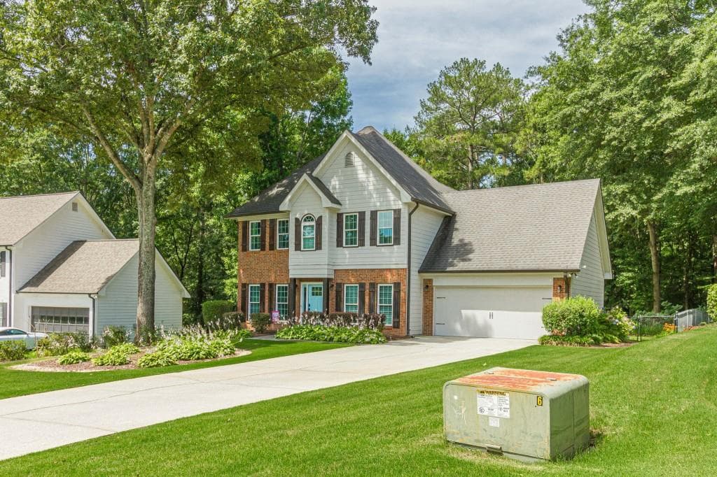 3 bedroom, 3 bathroom, 1,682 sq ft single family residence under contract at 2240 Emerald Drive, Loganville, GA 30052 — photo 3