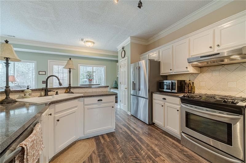 3 bedroom, 3 bathroom, 1,682 sq ft single family residence under contract at 2240 Emerald Drive, Loganville, GA 30052 — photo 10
