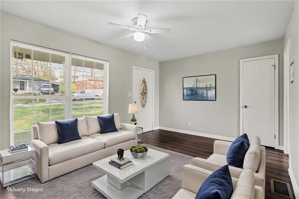 3 bedroom, 2 bathroom, 1,075 sq ft single family residence for sale at 6344 Westbury Road, Riverdale, GA 30274 — photo 5