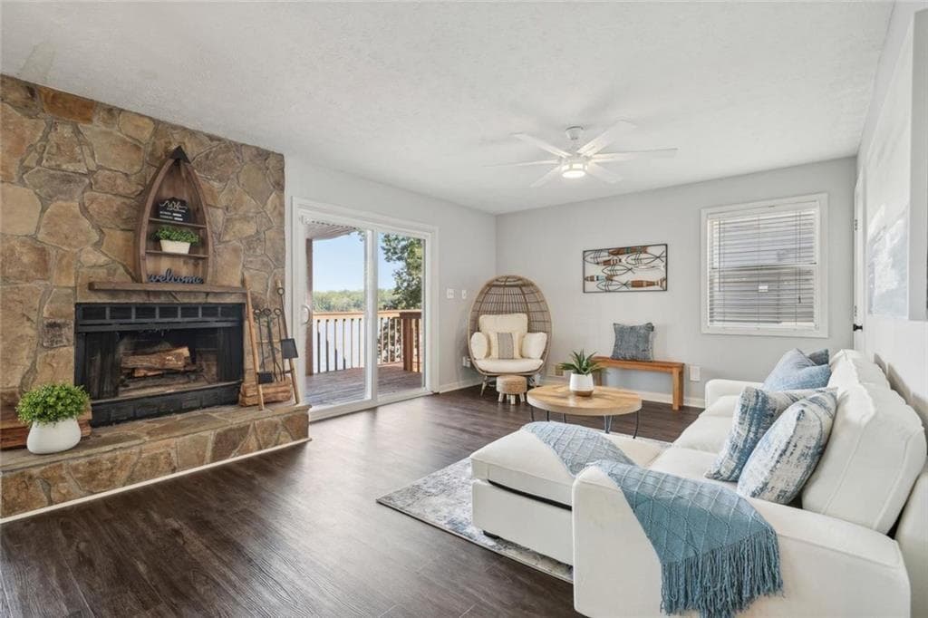 3 bedroom, 3 bathroom, 2,700 sq ft single family residence for sale at 8470 Lake Drive, Snellville, GA 30039 — photo 6