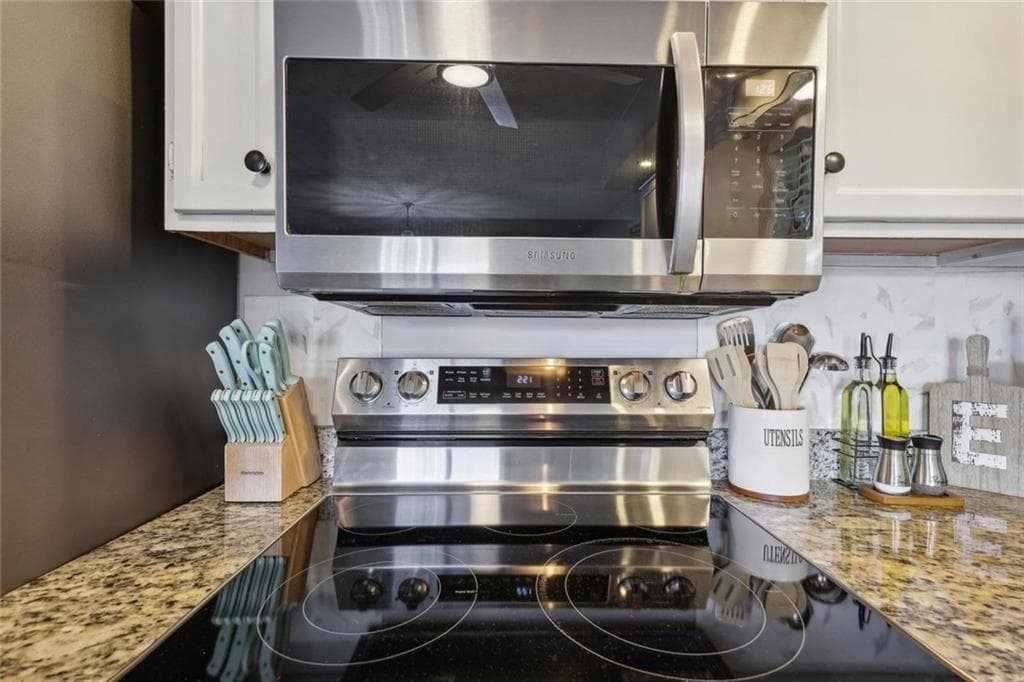 3 bedroom, 3 bathroom, 2,700 sq ft single family residence for sale at 8470 Lake Drive, Snellville, GA 30039 — photo 9