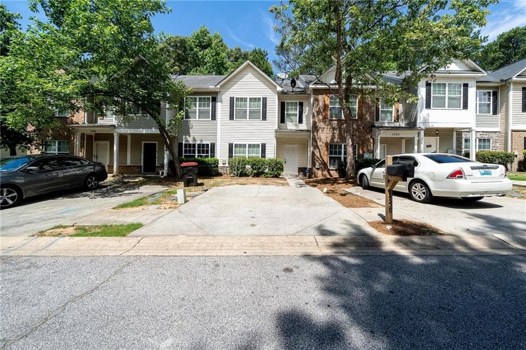 2 bedroom, 3 bathroom, 1,384 sq ft townhouse for rent at 1758 Broad River Road, Atlanta, GA 30349 for $1,650 a month — photo 2