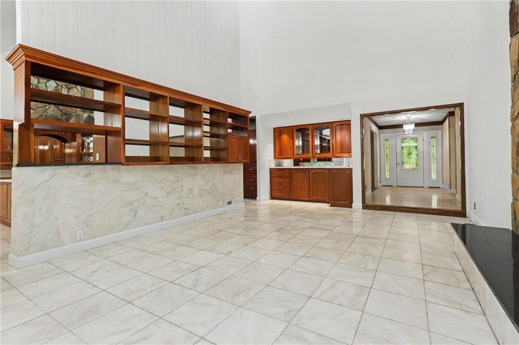 3 bedroom, 3 bathroom, 4,393 sq ft single family residence for sale at 9270 Riverclub Parkway, Johns Creek, GA 30097 — photo 5