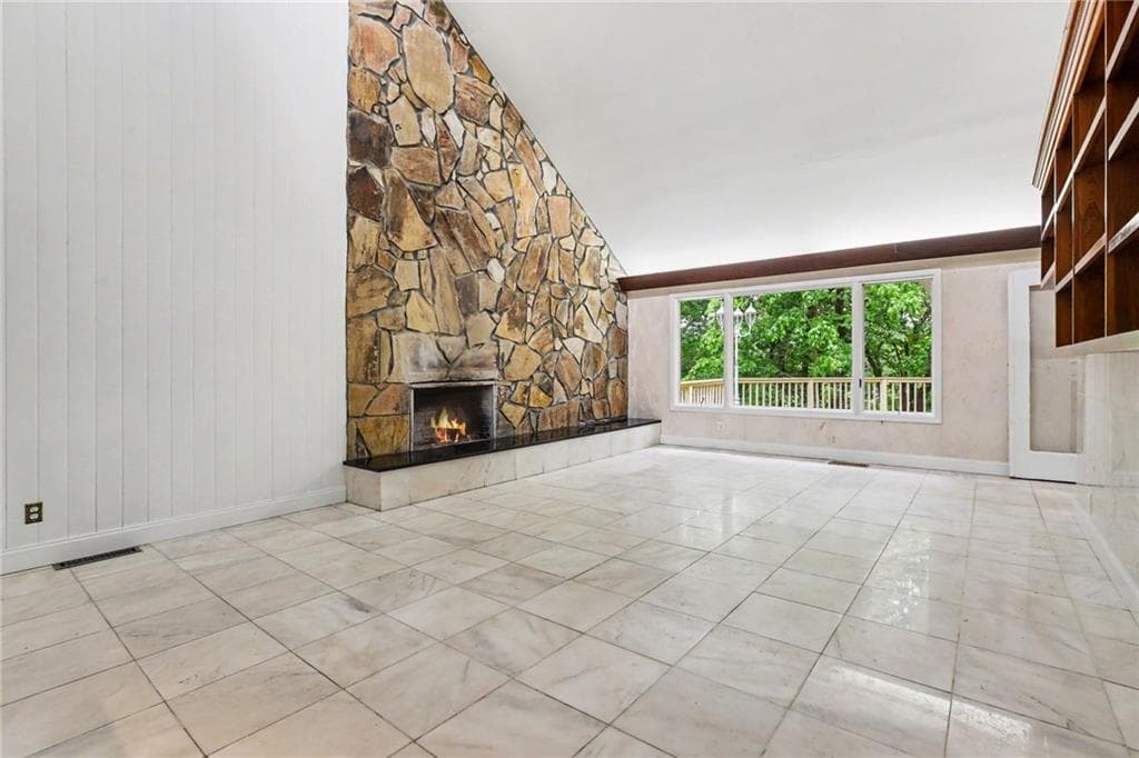 3 bedroom, 3 bathroom, 4,393 sq ft single family residence for sale at 9270 Riverclub Parkway, Johns Creek, GA 30097 — photo 6