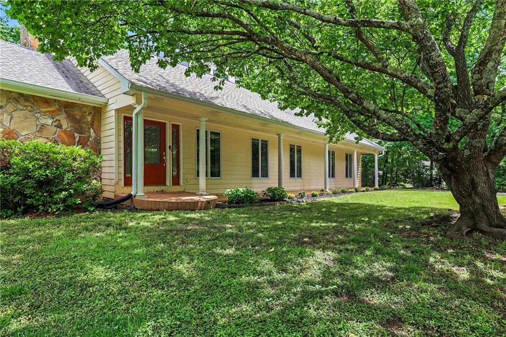 3 bedroom, 3 bathroom, 4,393 sq ft single family residence for sale at 9270 Riverclub Parkway, Johns Creek, GA 30097 — photo 8